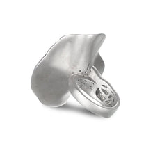 Load image into Gallery viewer, Small Flower Sterling Silver Ring - Coomi
